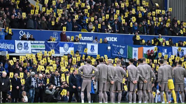 Everton fans protest against Premier League