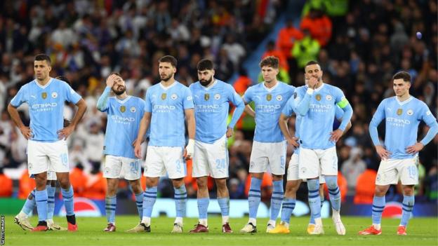 Manchester City team looking dejected